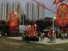 Lighting up the biggest incense sticks in front of Hau Wong Temple