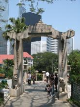 Memorial Arch (rear) Botanical Gardens 2009