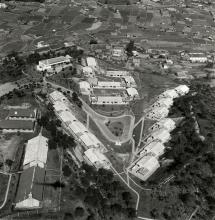 1964 Queen's Hill Barracks in Lung Yeuk Tau. = 龍躍頭皇后山軍營
