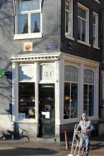 Historical Amsterdam: 1696 pharmacy Van der Meulen & Chinatown
