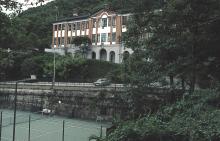 Victoria Flats with Tennis Court