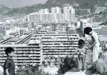 1962 A view of the Lei Cheng Uk Resettlement Estate = 李鄭屋新區一景