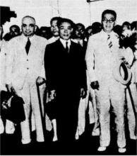 1940 – Chinese Minister for Overseas Affairs, Lt.Gen. Wu Techen (r), and Maj.Gen. Morris A. ‘Two Gun’ Cohen (l), A.D.C to General Wu, arriving in Batavia, Dutch East Indies.