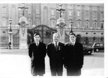 Stephen WONG Yuen Cheung (1972) at Buckingham Palace.jpg