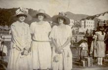 circa 1915 Florence Neave and friends.jpg