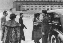 Kai Tak-Mme Chiang Kai-shek & sister Mme HH Kung with Airport Superintendent AJR Moss & his wife